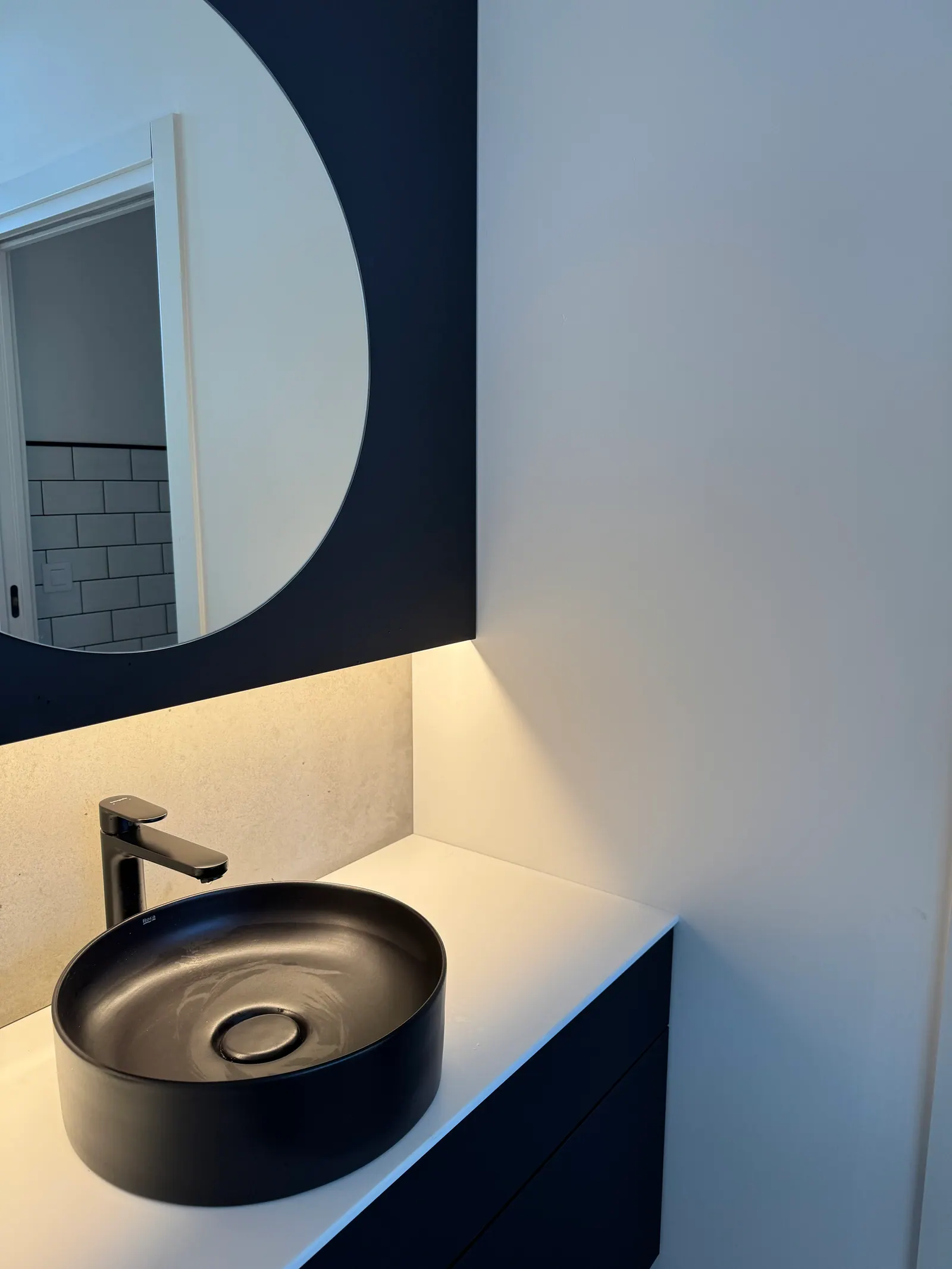 Lavabo y espejo (baño)