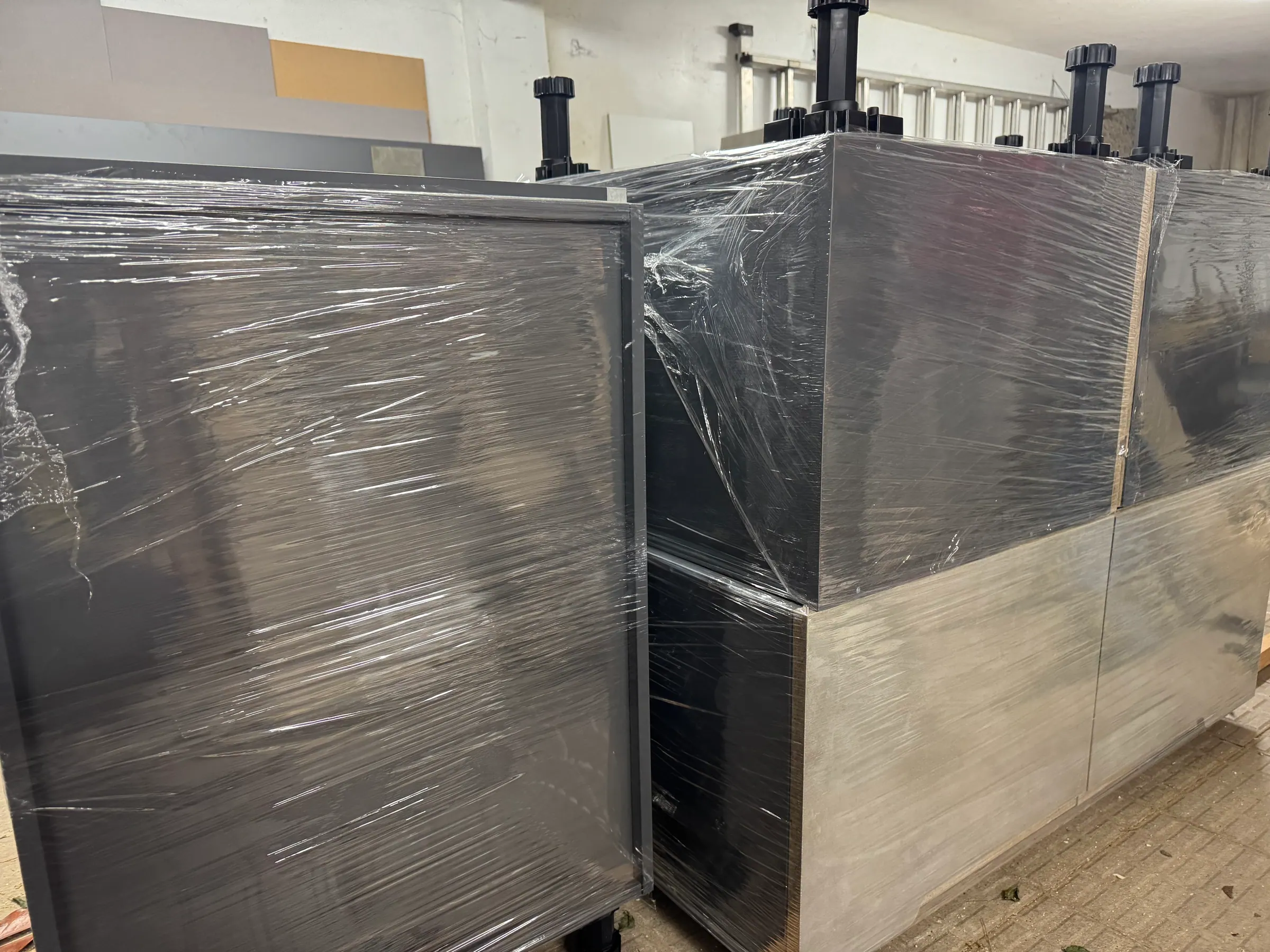 Muebles embalados listos para el transporte y la instalación