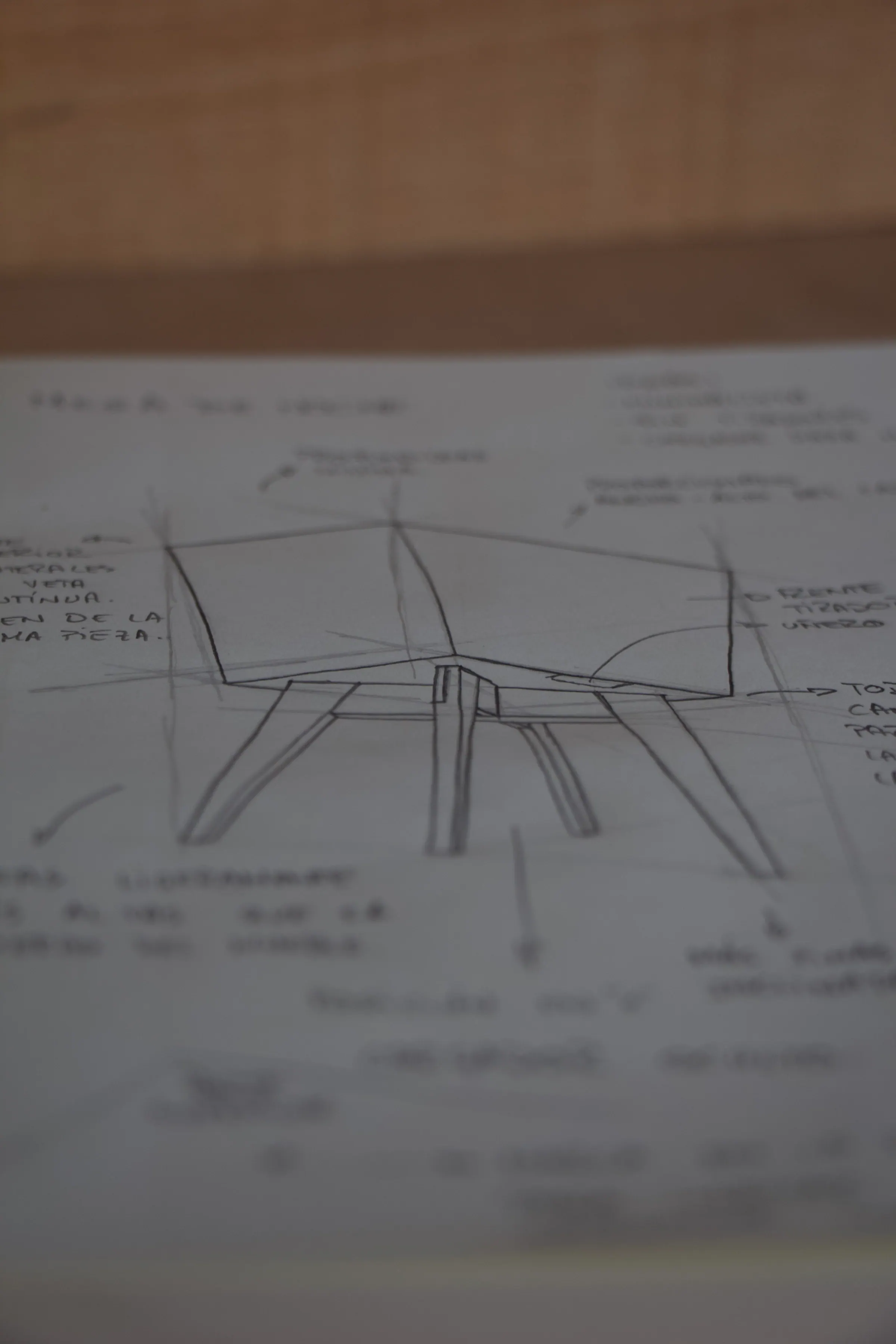 Boceto a mano de una mesa de noche